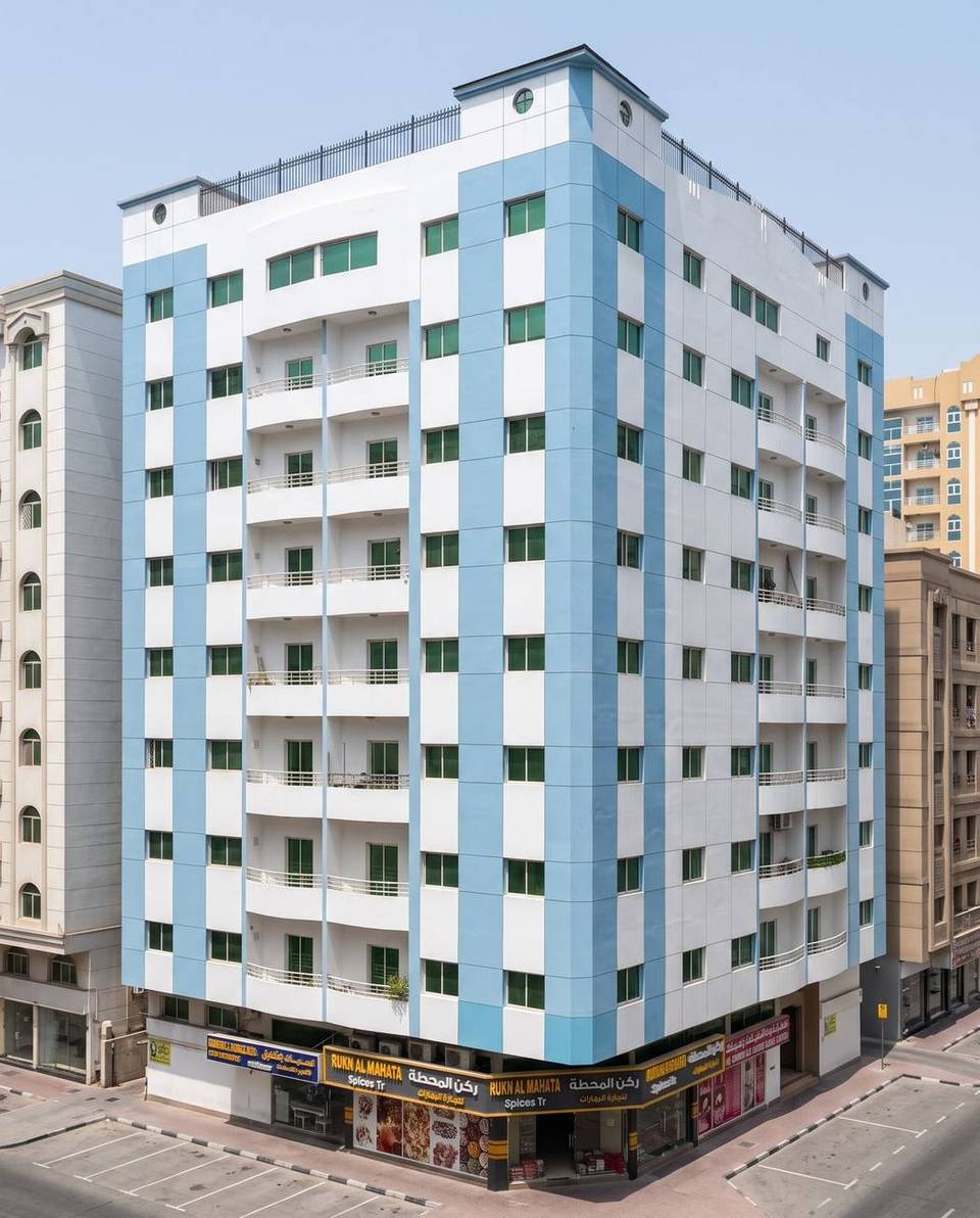 Mixed-use building (G+7) — facade and retail units — Al Mahatta, Al Qasimiah